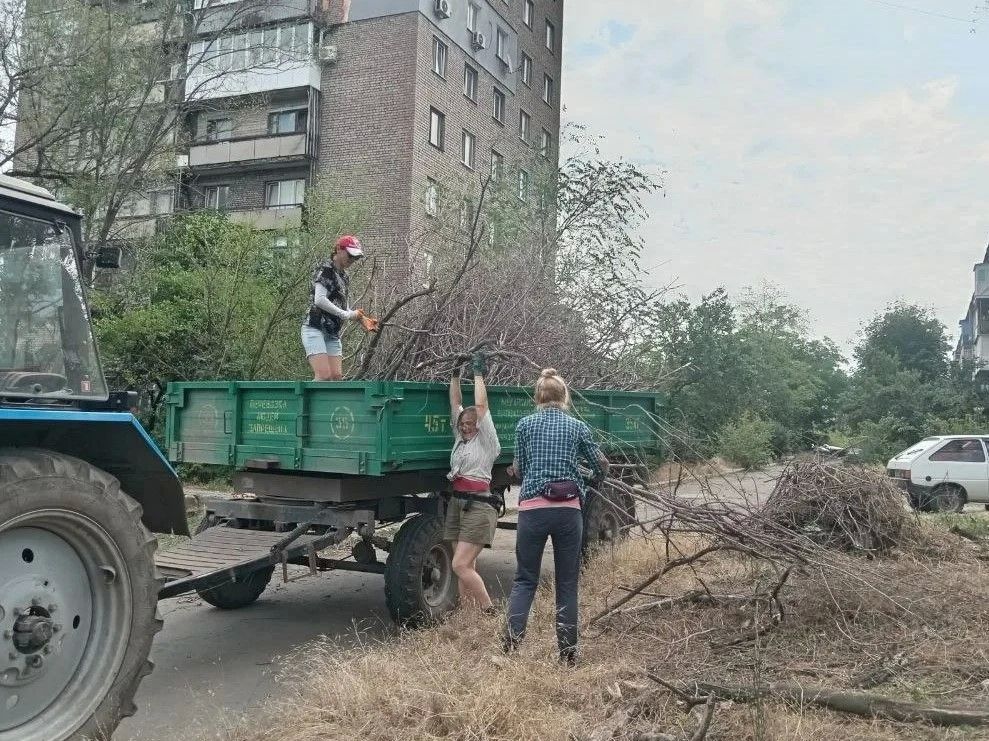 Коммунальными службами проведены работы на территории города Коммунальными службами проведены работы на территории города