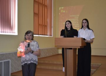 Совет женщин Перевальского округа поздравил выпускников-медалистов