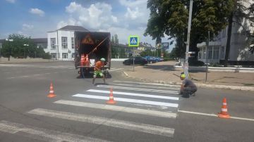 В рамках гарантийных обязательств подрядная организация приступила к обновлению дорожной разметки в городе Краснодон