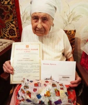 В Алчевске поздравили со 100-летним юбилеем ветерана труда и труженицу тыла в годы Великой Отечественной войны Елену Алексеевну Хромых