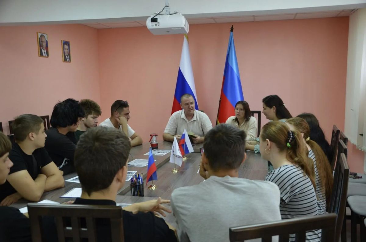 В молодежном пространстве «Наш центр» Лутугинского района прошла встреча в рамках Всероссийского проекта «Диалоги с Героями» В молодежном пространстве «Наш центр» Лутугинского района прошла встреча в рамках Всероссийского проекта «Диалоги с Героями»