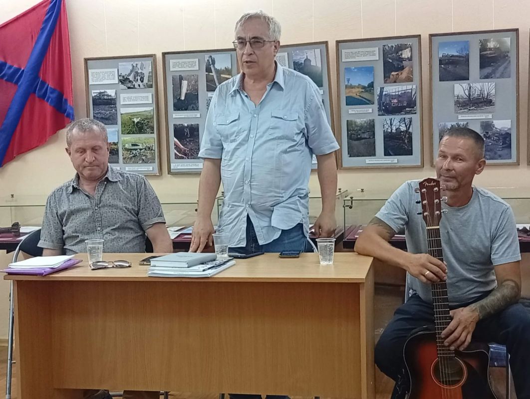 Литературный вечер в историко-мемориальном музее имени А. Я. Пархоменко: поэзия, песни и душевные истории Литературный вечер в историко-мемориальном музее имени А. Я. Пархоменко: поэзия, песни и душевные истории