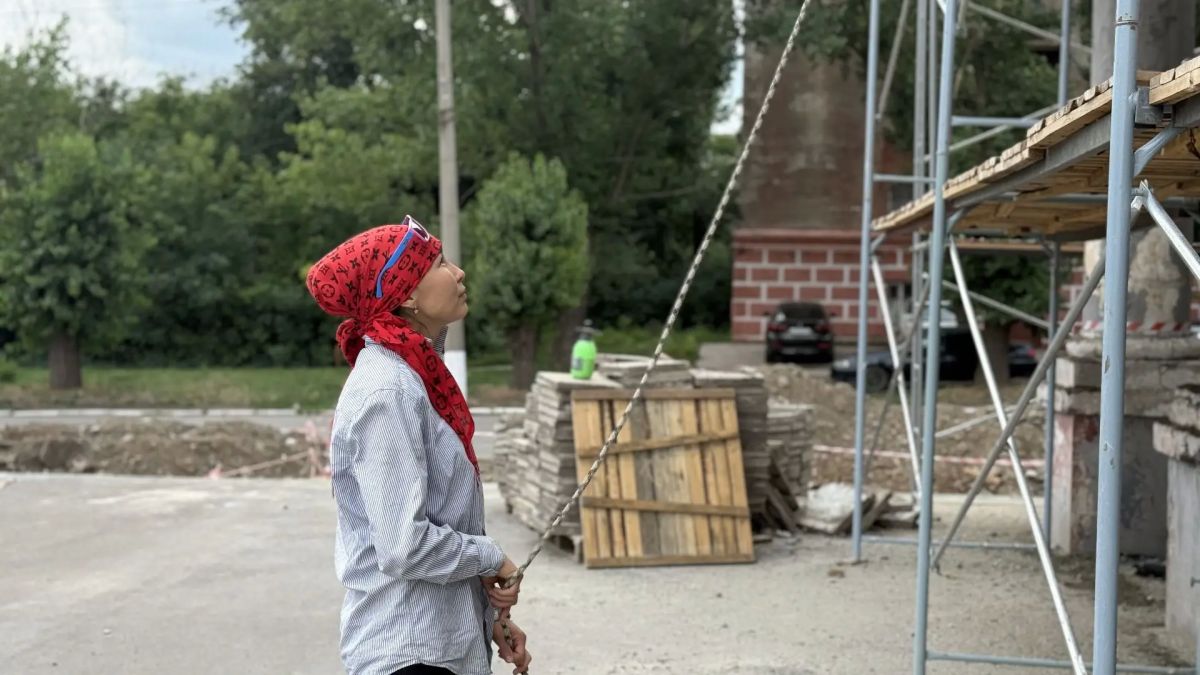 В Алчевске благоустраивают Сквер Доблести и Славы В Алчевске благоустраивают Сквер Доблести и Славы