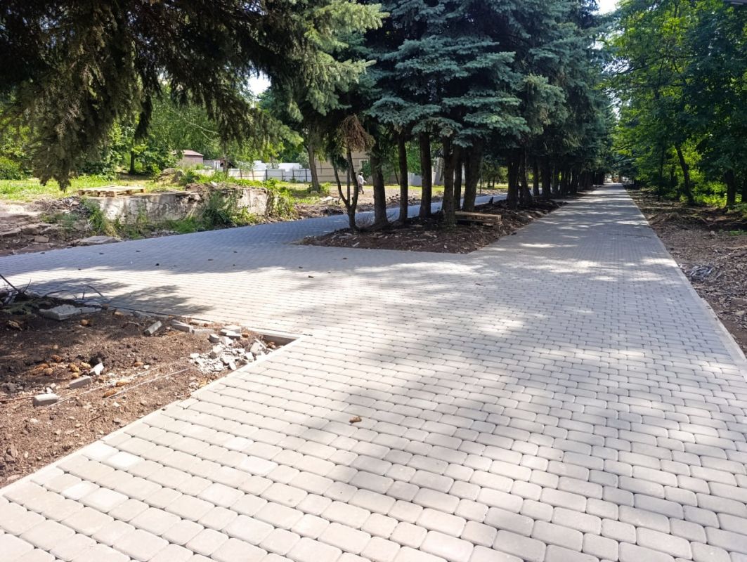 В Антраците продолжается благоустройство площади у Дома культуры имени Ленина В Антраците продолжается благоустройство площади у Дома культуры имени Ленина