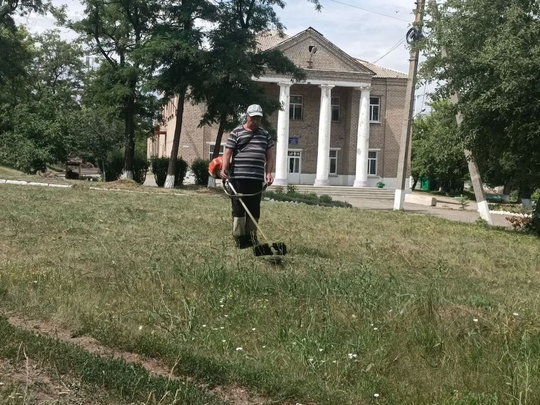 На территории отдела по ОЖД пгт Комиссаровка продолжаются работы по наведению санитарного порядка На территории отдела по ОЖД пгт Комиссаровка продолжаются работы по наведению санитарного порядка