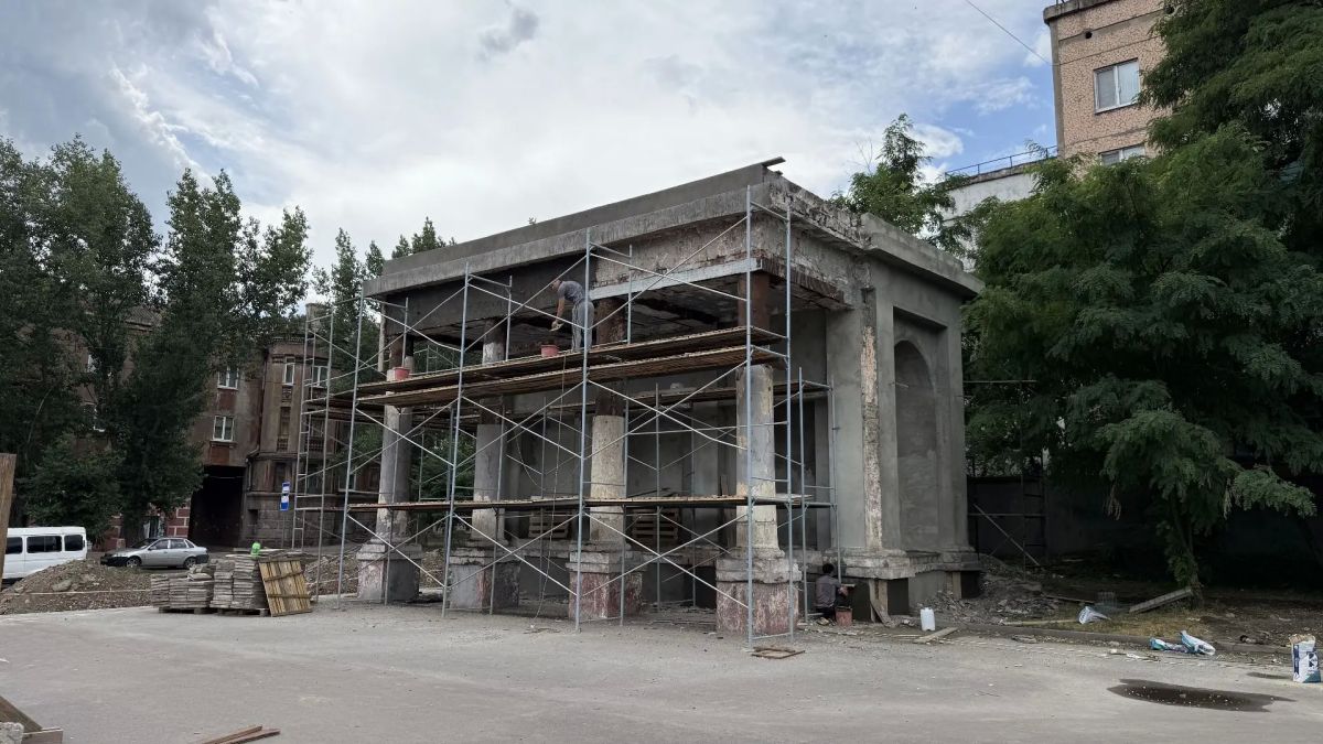 В Алчевске благоустраивают Сквер Доблести и Славы В Алчевске благоустраивают Сквер Доблести и Славы