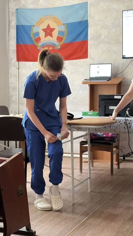 В ГБУЗ «ЛГМБ №15» ЛНР провели занятие по оказанию первой помощи для сотрудников В ГБУЗ «ЛГМБ №15» ЛНР провели занятие по оказанию первой помощи для сотрудников
