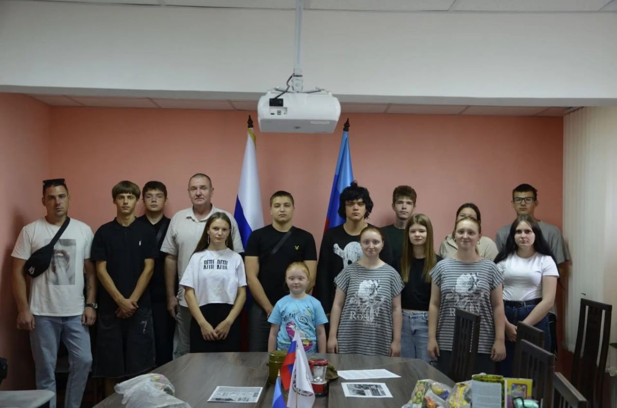 В молодежном пространстве «Наш центр» Лутугинского района прошла встреча в рамках Всероссийского проекта «Диалоги с Героями» В молодежном пространстве «Наш центр» Лутугинского района прошла встреча в рамках Всероссийского проекта «Диалоги с Героями»