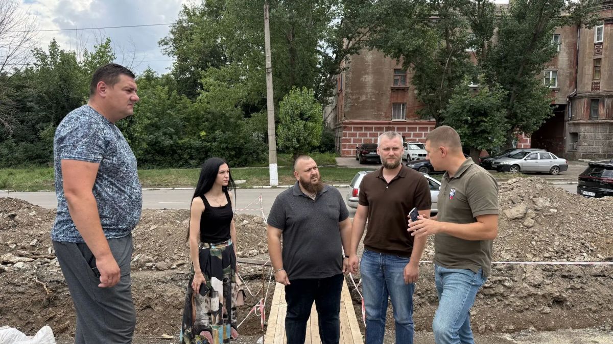 В Алчевске благоустраивают Сквер Доблести и Славы В Алчевске благоустраивают Сквер Доблести и Славы
