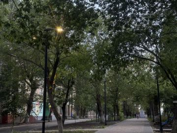 В рамках специального инфраструктурного проекта специалисты субподрядной организации подключили 14 опор освещения на площади Ленина в Молодогвардейске