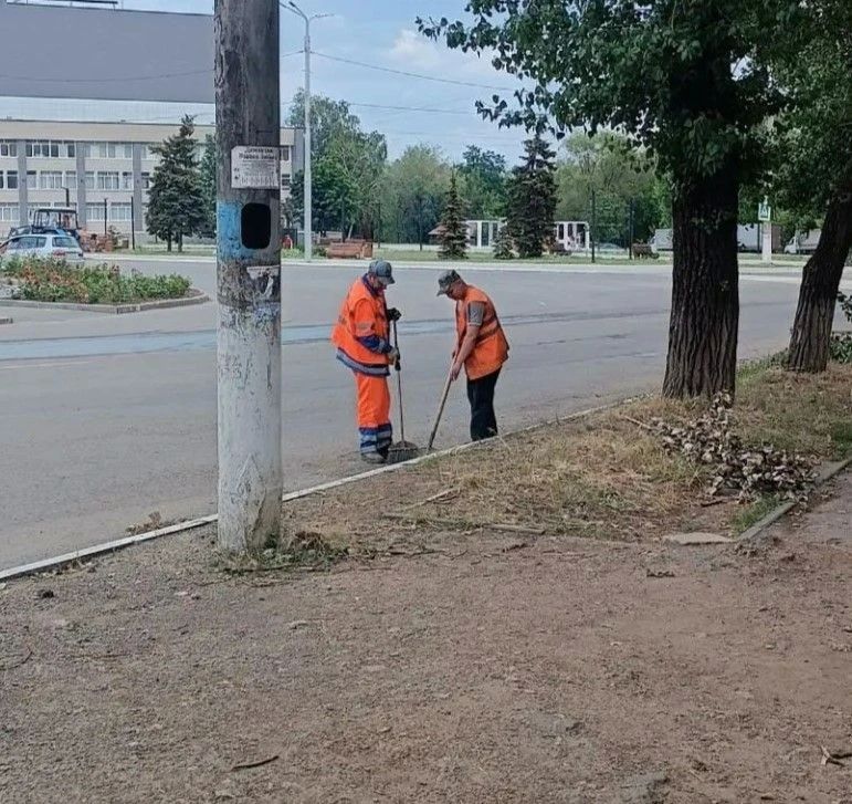 Коммунальными службами проведены работы на территории города Коммунальными службами проведены работы на территории города