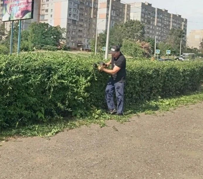 Коммунальными службами проведены работы на территории города Коммунальными службами проведены работы на территории города
