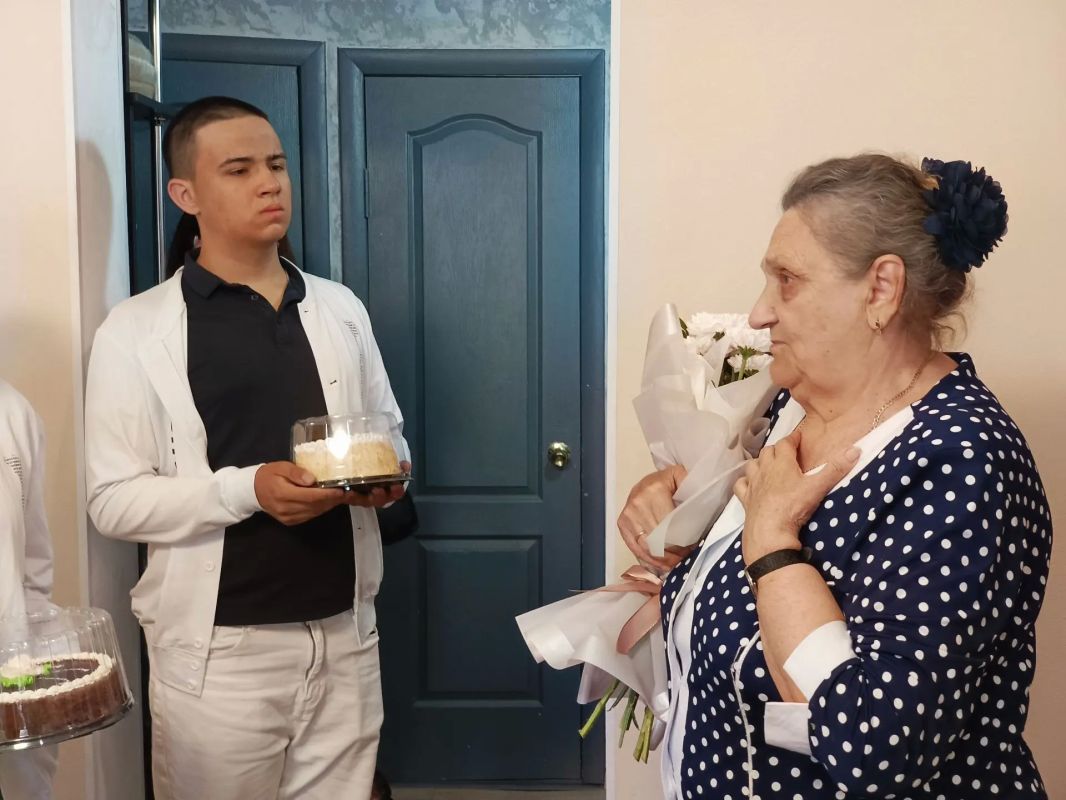 В Ровеньках поздравили с днем рождения Наталью Алексеевну Брагину Сегодня свой день рождения отмечает жительница города Ровеньки Наталья Алексеевна Брагина. В этот знаменательный день именинницу навестили почетные гости:... В Ровеньках поздравили с днем рождения Наталью Алексеевну Брагину Сегодня свой день рождения отмечает жительница города Ровеньки Наталья Алексеевна Брагина. В этот знаменательный день именинницу навестили почетные гости:...