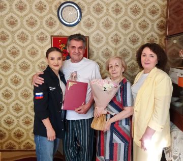 Министр труда ЛНР поздравила семью Ивановых с Днём семьи, любви и верности
