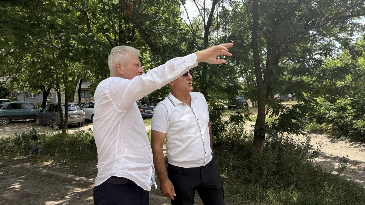 Выехал на квартал Лютикова, дом 33, чтобы ознакомиться с ходом ремонта внутридворовой дороги и оценить этапы работ, которые ведутся в рамках специального инфраструктурного проекта шефом-регионом Тюменской областью Выехал на квартал Лютикова, дом 33, чтобы ознакомиться с ходом ремонта внутридворовой дороги и оценить этапы работ, которые ведутся в рамках специального инфраструктурного проекта шефом-регионом Тюменской областью