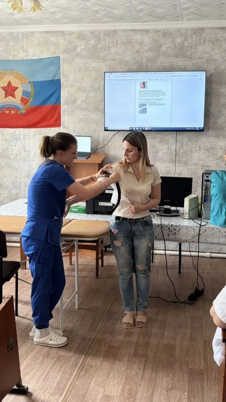 В ГБУЗ «ЛГМБ №15» ЛНР провели занятие по оказанию первой помощи для сотрудников В ГБУЗ «ЛГМБ №15» ЛНР провели занятие по оказанию первой помощи для сотрудников
