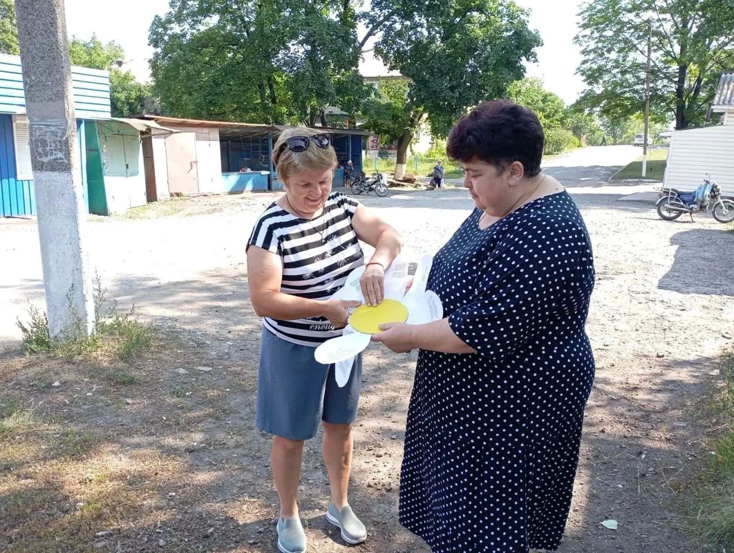 В Комиссаровке прошла акция в честь Дня семьи, любви и верности В Комиссаровке прошла акция в честь Дня семьи, любви и верности