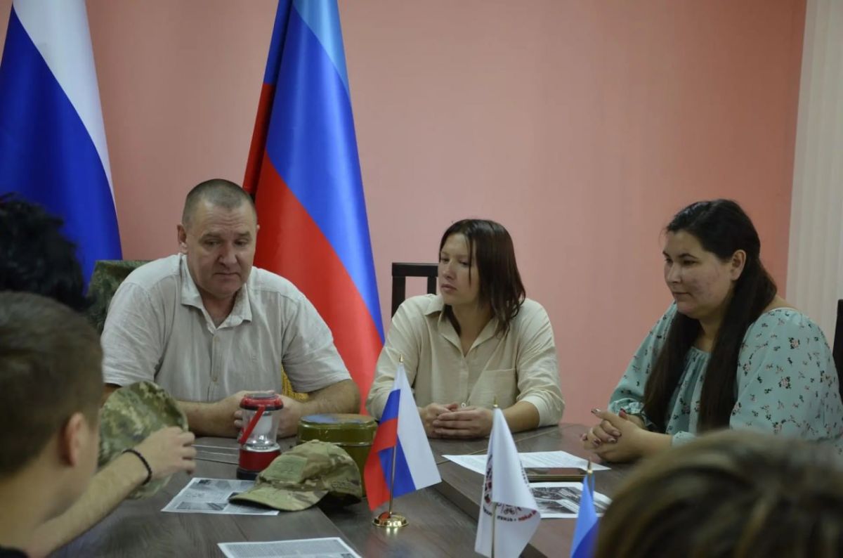 В молодежном пространстве «Наш центр» Лутугинского района прошла встреча в рамках Всероссийского проекта «Диалоги с Героями» В молодежном пространстве «Наш центр» Лутугинского района прошла встреча в рамках Всероссийского проекта «Диалоги с Героями»
