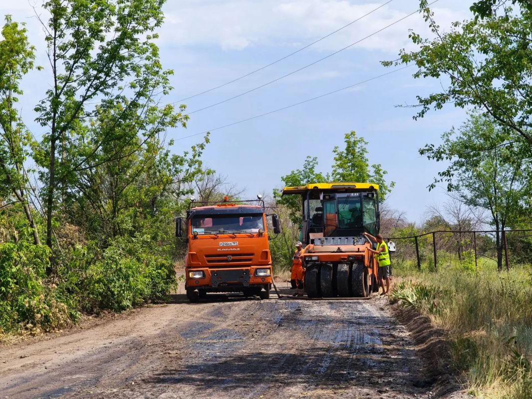 В Кировске проводится ремонт автодороги, ведущей в поселок Тавричанское, за счет средств муниципального бюджета В Кировске проводится ремонт автодороги, ведущей в поселок Тавричанское, за счет средств муниципального бюджета
