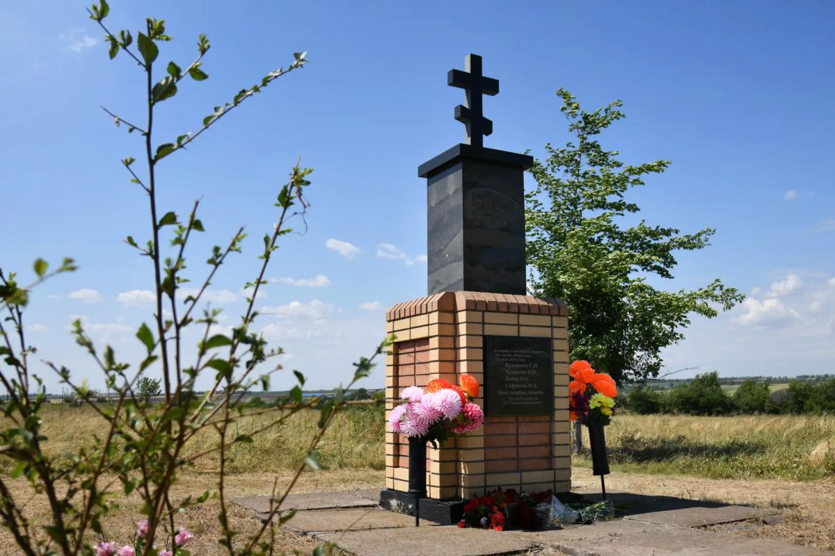 Игорь Ковальчук: С коллегами, представителями депутатского корпуса, «Единой России», региона-шефа Красноярского края и свердловчанами приняли участие в митинге-реквием о мирных жителях и защитниках Червонопартизанска Игорь Ковальчук: С коллегами, представителями депутатского корпуса, «Единой России», региона-шефа Красноярского края и свердловчанами приняли участие в митинге-реквием о мирных жителях и защитниках Червонопартизанска