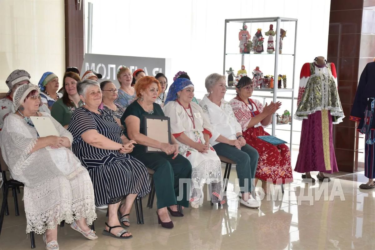 В Краснодоне открылась персональная выставка двух мастериц народного творчества В Краснодоне открылась персональная выставка двух мастериц народного творчества