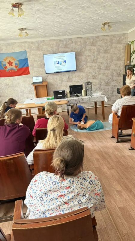 В ГБУЗ «ЛГМБ №15» ЛНР провели занятие по оказанию первой помощи для сотрудников В ГБУЗ «ЛГМБ №15» ЛНР провели занятие по оказанию первой помощи для сотрудников