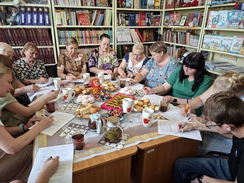 9 июля в Молодогвардейской городской библиотеке состоялся Вечер трудовых династий «Счастье в труде», организованный советом женщин Краснодонского муниципального округа Луганского регионального отделения Общероссийской... 9 июля в Молодогвардейской городской библиотеке состоялся Вечер трудовых династий «Счастье в труде», организованный советом женщин Краснодонского муниципального округа Луганского регионального отделения Общероссийской...
