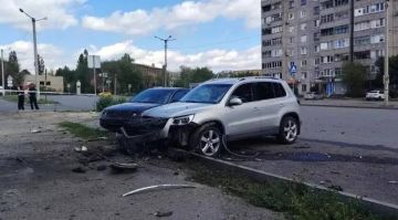 Киевские боевики атаковали беспилотником парковку в центре Первомайска, в результате ранен мужчина. Об этом сообщила пресс-служба Правительства со ссылкой на местную администрацию