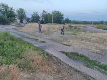 В селе Великий Суходол продолжаются работы по благоустройству территории