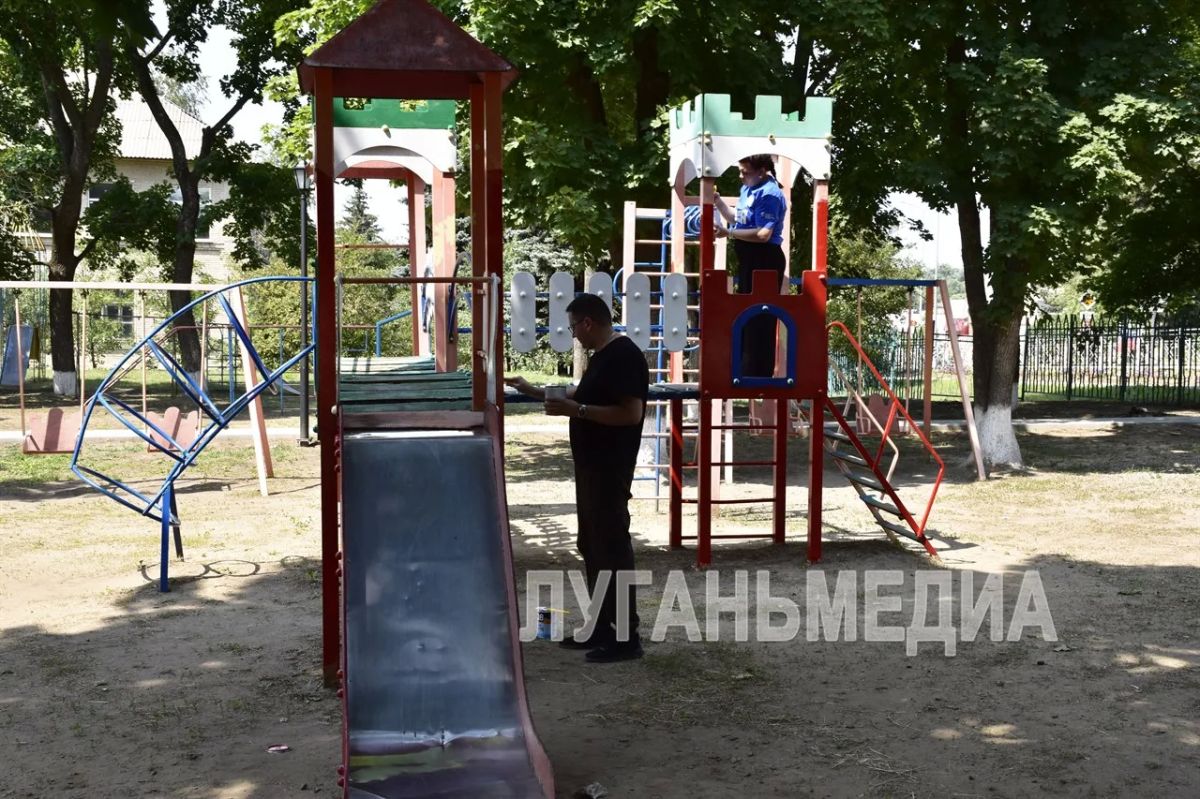 Единороссы Марковщины дали старт обновлению детской площадки в парке Единороссы Марковщины дали старт обновлению детской площадки в парке