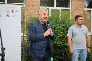 Депутат Государственной Думы РФ Виктор Водолацкий принял участие уже в 12-м грантовом проекте «Соседский клуб», стартовавшем в феврале при поддержке Администрации Главы ЛНР