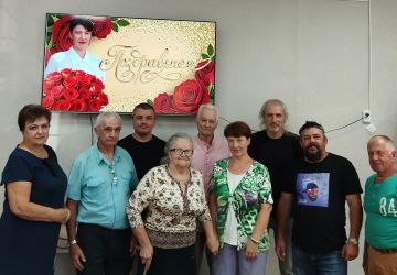 НЕ ТОЛЬКО ПАМЯТЬЮ ЖИВУ. 11 июля в ГАЛАКТИКЕ ЗНАНИЙ Муниципального бюджетного учреждения «Краснолучская центральная городская библиотека им. Н.К. Крупской» для жителей города состоялся литературно-музыкальный вечер «Не только...