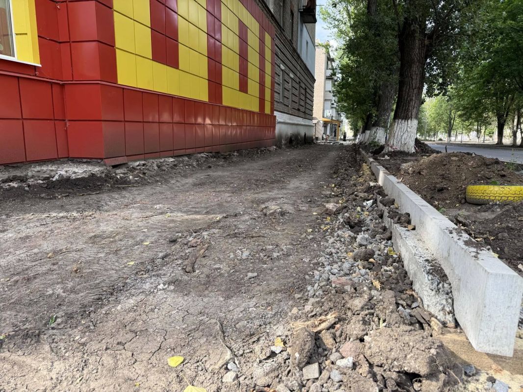 В Молодогвардейске продолжаются работы по благоустройству пешеходной зоны по улице Ленина В Молодогвардейске продолжаются работы по благоустройству пешеходной зоны по улице Ленина
