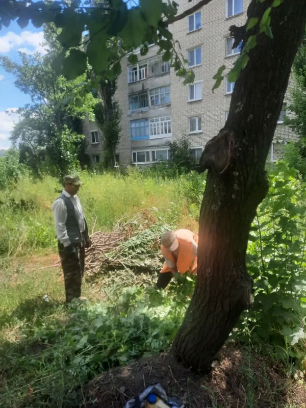 В Ровеньках продолжаются плановые работы по благоустройству и обеспечению пожарной безопасности В Ровеньках продолжаются плановые работы по благоустройству и обеспечению пожарной безопасности