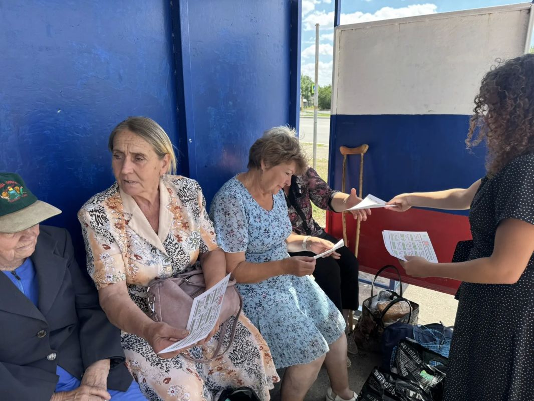 13 июля специалисты Новоайдарского районного дома культуры провели в Новоайдаре акцию «Я выбираю здоровье», посвящённую популяризации здорового образа жизни 13 июля специалисты Новоайдарского районного дома культуры провели в Новоайдаре акцию «Я выбираю здоровье», посвящённую популяризации здорового образа жизни