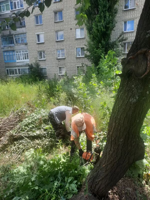 В Ровеньках продолжаются плановые работы по благоустройству и обеспечению пожарной безопасности В Ровеньках продолжаются плановые работы по благоустройству и обеспечению пожарной безопасности