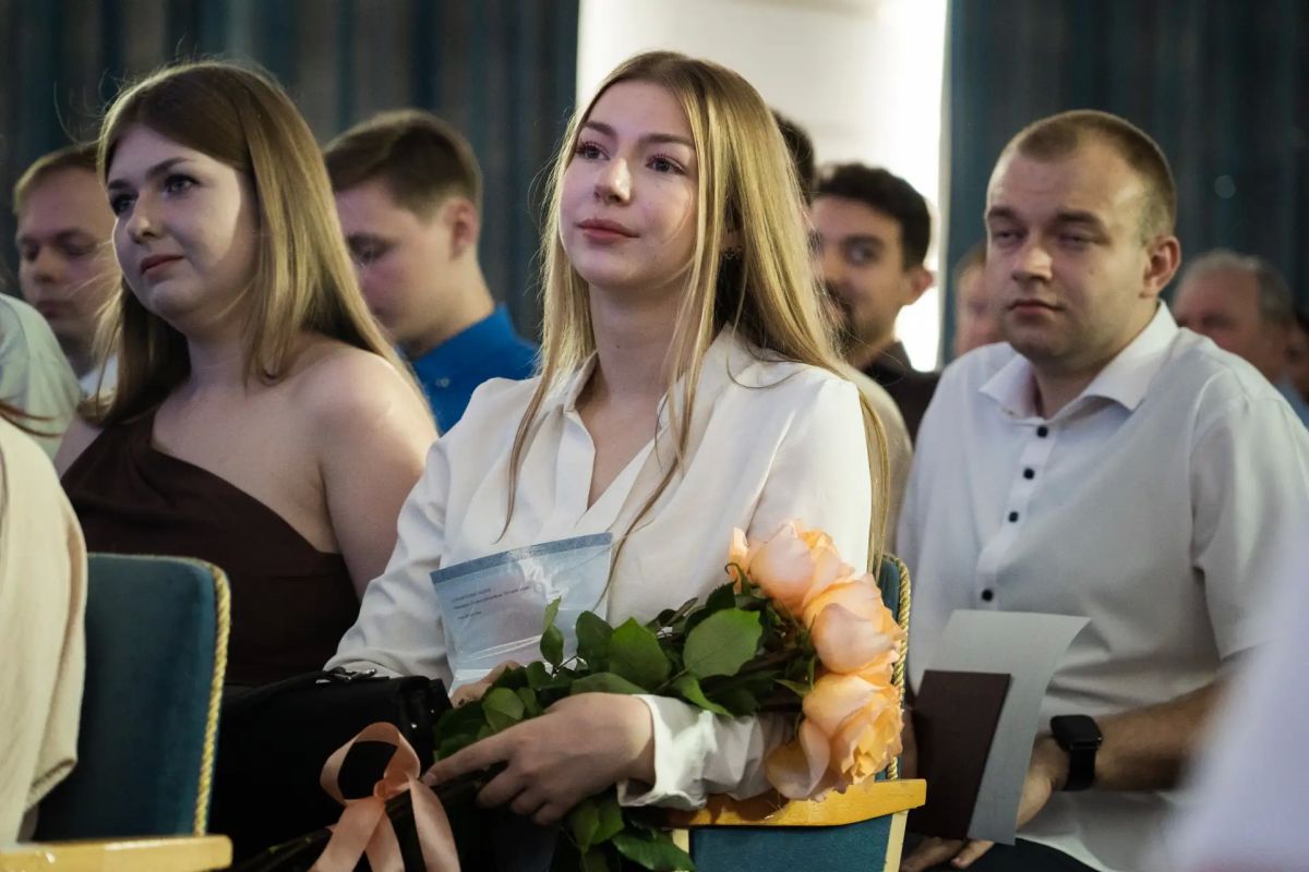 Михаил Голубович: Выпускные продолжаются!. Заветные дипломы о высшем образовании получили студенты Далевского вуза Михаил Голубович: Выпускные продолжаются!. Заветные дипломы о высшем образовании получили студенты Далевского вуза