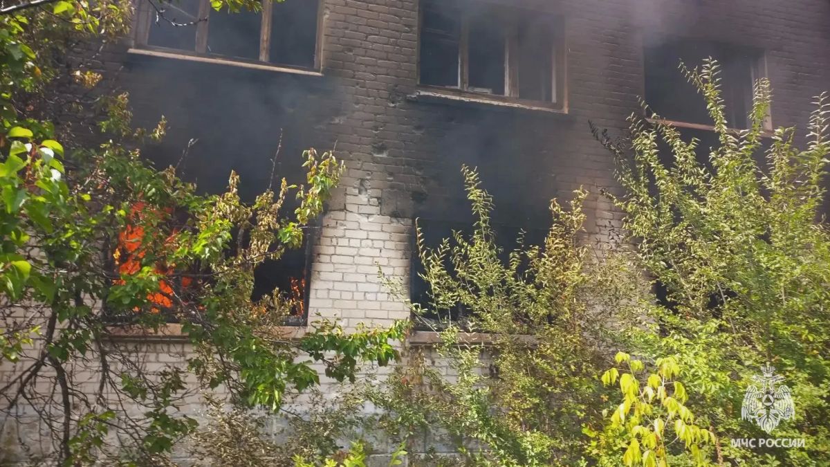 В Северодонецке спасатели потушили возгорание в заброшенном здании В Северодонецке спасатели потушили возгорание в заброшенном здании