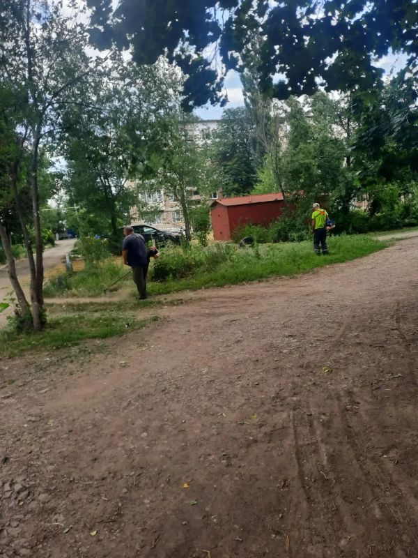 В Ровеньках продолжаются плановые работы по благоустройству и обеспечению пожарной безопасности В Ровеньках продолжаются плановые работы по благоустройству и обеспечению пожарной безопасности