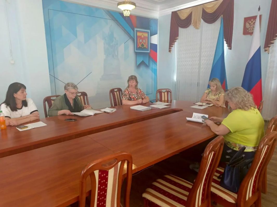 В Администрации Краснодонского муниципального округа совместно с сотрудниками Филиала № 8 ГКУ ЛНР «РЦСЗН» состоялось заседание межведомственной комиссии по утверждению программ социальной адаптации в целях предоставления... В Администрации Краснодонского муниципального округа совместно с сотрудниками Филиала № 8 ГКУ ЛНР «РЦСЗН» состоялось заседание межведомственной комиссии по утверждению программ социальной адаптации в целях предоставления...