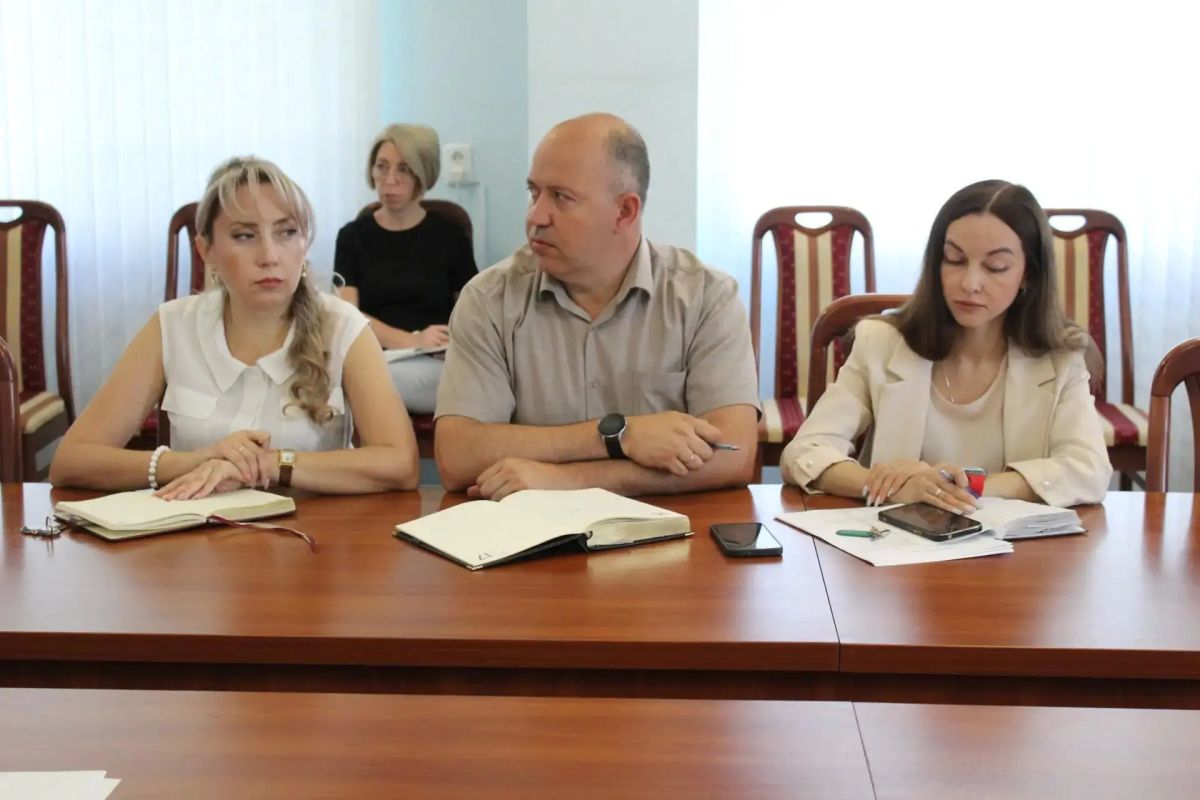 Сегодня под руководством временно исполняющего полномочия Главы Краснодонского муниципального округа Анны Гончаровой состоялось расширенное аппаратное совещание, в котором приняли участие руководители структурных... Сегодня под руководством временно исполняющего полномочия Главы Краснодонского муниципального округа Анны Гончаровой состоялось расширенное аппаратное совещание, в котором приняли участие руководители структурных...