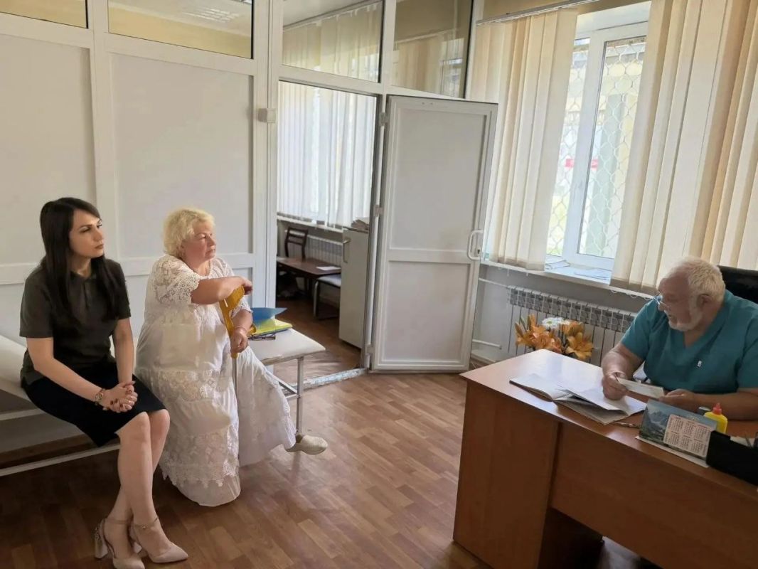 Секретарь Северодонецкого местного отделения партии "ЕДИНАЯ РОССИЯ" Яна Сылкина помогает матери погибшего участника СВО с переоформлением инвалидности и заменой протеза Секретарь Северодонецкого местного отделения партии "ЕДИНАЯ РОССИЯ" Яна Сылкина помогает матери погибшего участника СВО с переоформлением инвалидности и заменой протеза
