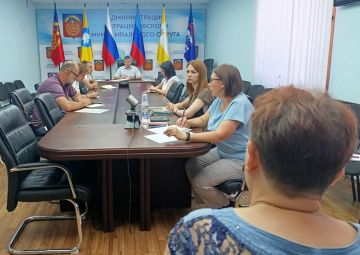 В Антраците прошел еженедельный прием граждан, который провел первый заместитель главы Администрации Антрацитовского муниципального округа Станислав Никитин