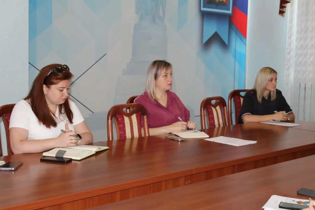 Сегодня под руководством временно исполняющего полномочия Главы Краснодонского муниципального округа Анны Гончаровой состоялось расширенное аппаратное совещание, в котором приняли участие руководители структурных... Сегодня под руководством временно исполняющего полномочия Главы Краснодонского муниципального округа Анны Гончаровой состоялось расширенное аппаратное совещание, в котором приняли участие руководители структурных...