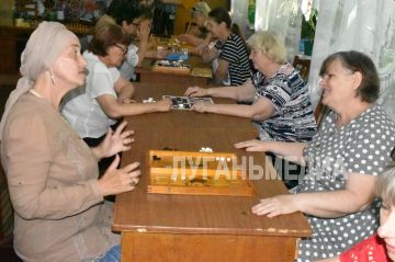 Студенты серебряного возраста из Антрацита сразились в настольных играх
