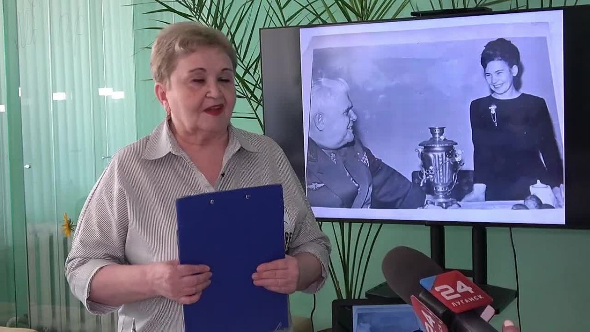 г. КИРОВСК СЛУЖЕНИЕ ЛЮДЯМ Алла Моспанова — имя, которое в Кировске знают многие: Почётный гражданин города, человек, чьи дела оставили след в жизни целых поколений