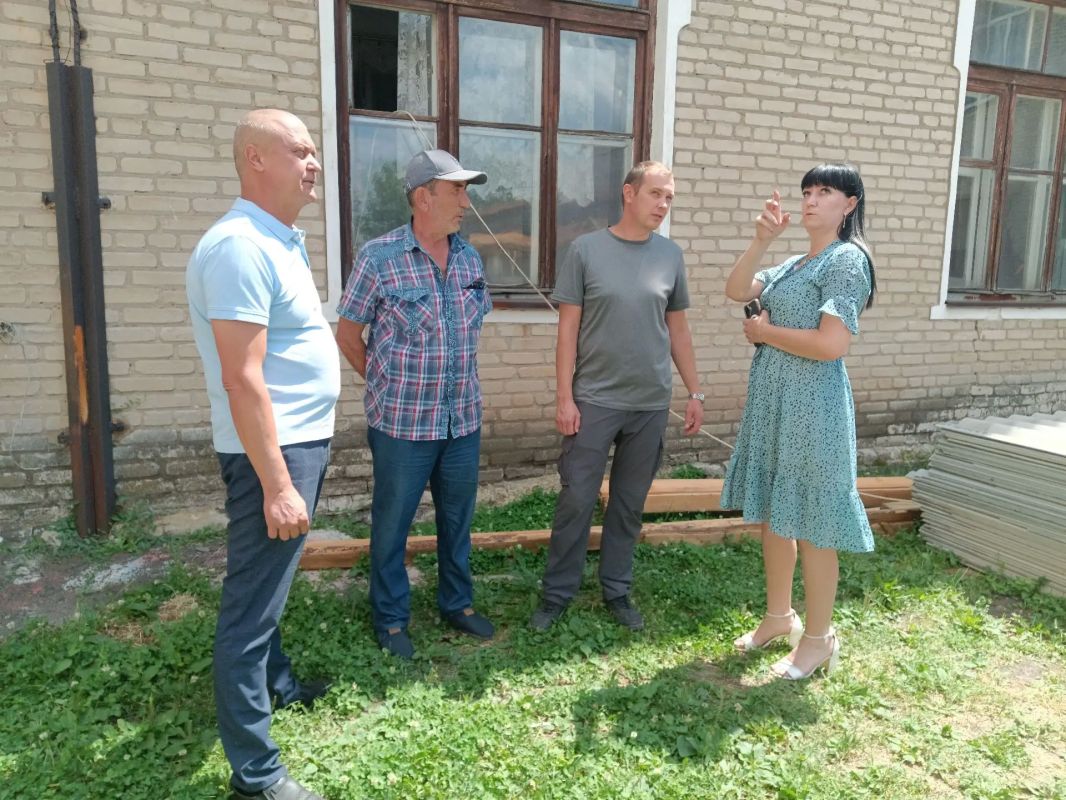 В Михайловской школе продолжаются ремонтные работы В городском округе город Ровеньки продолжается восстановление социально значимых объектов, одним из которых является Михайловская школа имени А.И. Малена. Обновление... В Михайловской школе продолжаются ремонтные работы В городском округе город Ровеньки продолжается восстановление социально значимых объектов, одним из которых является Михайловская школа имени А.И. Малена. Обновление...