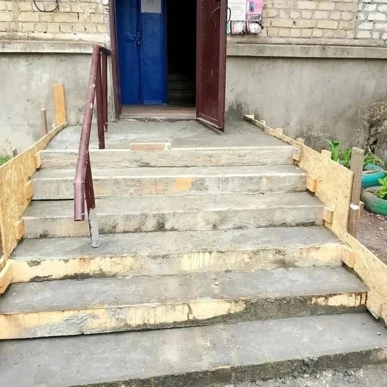 В Краснодоне после вмешательства прокуратуры отремонтировали подъезд участника СВО В Краснодоне после вмешательства прокуратуры отремонтировали подъезд участника СВО