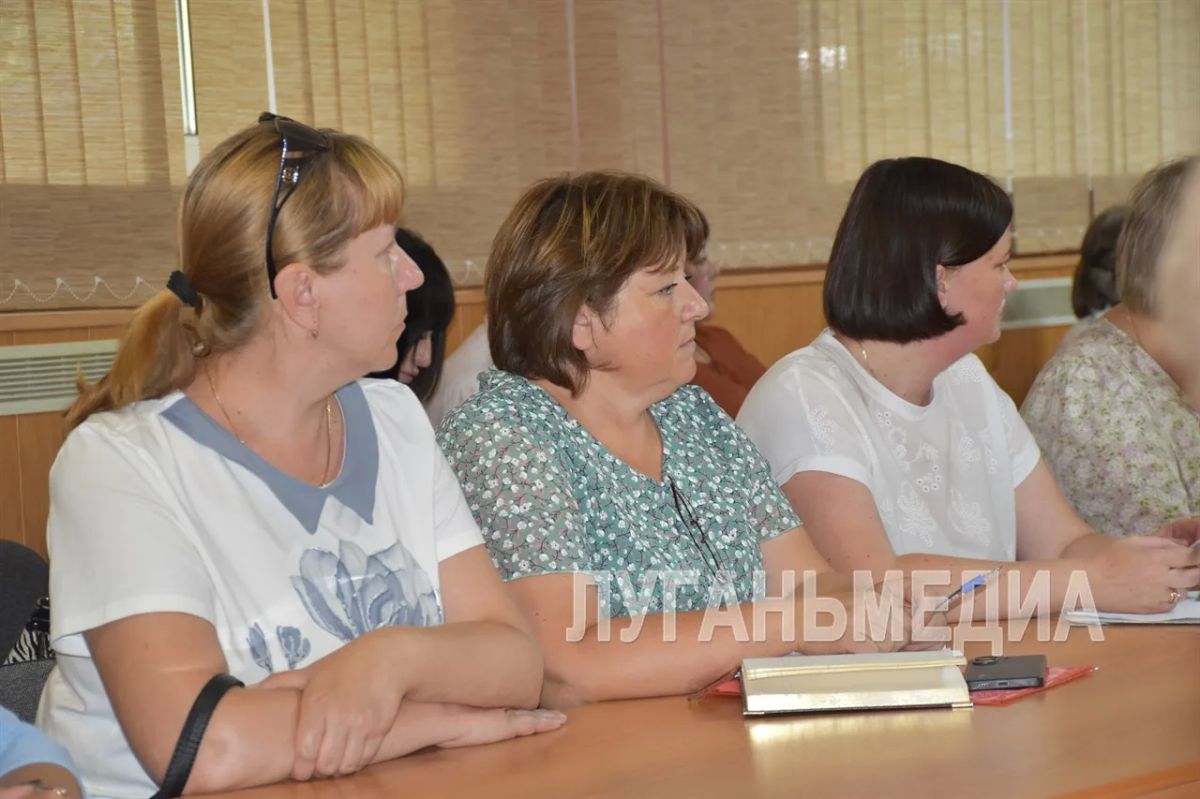 Перевальский округ с рабочим визитом посетил депутат Народного Совета ЛНР Иван Санаев Перевальский округ с рабочим визитом посетил депутат Народного Совета ЛНР Иван Санаев