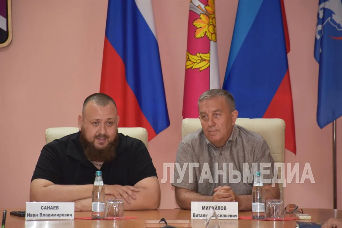 Перевальский округ с рабочим визитом посетил депутат Народного Совета ЛНР Иван Санаев